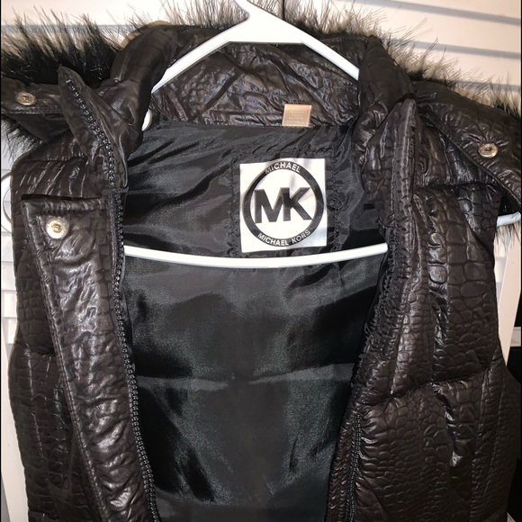 Michael Kors vest with faux mink detachable hood - Picture 2 of 3
